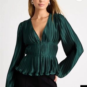 Lulu's Emerald Green Pleated V-Neck Long Sleeve Blouse NWT